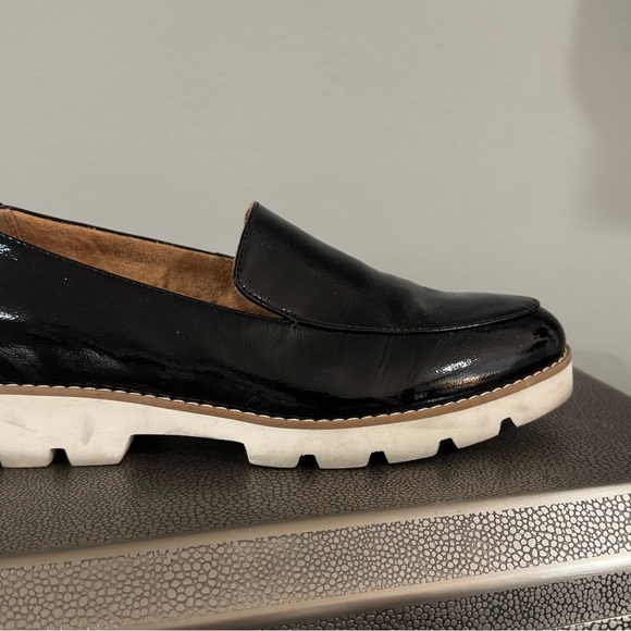 Vionic Shiny Black Loafers with White Sole - Picture 4 of 9
